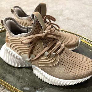 Adidas AlphaBounce Women's RARE Beige Sneaker Size 7